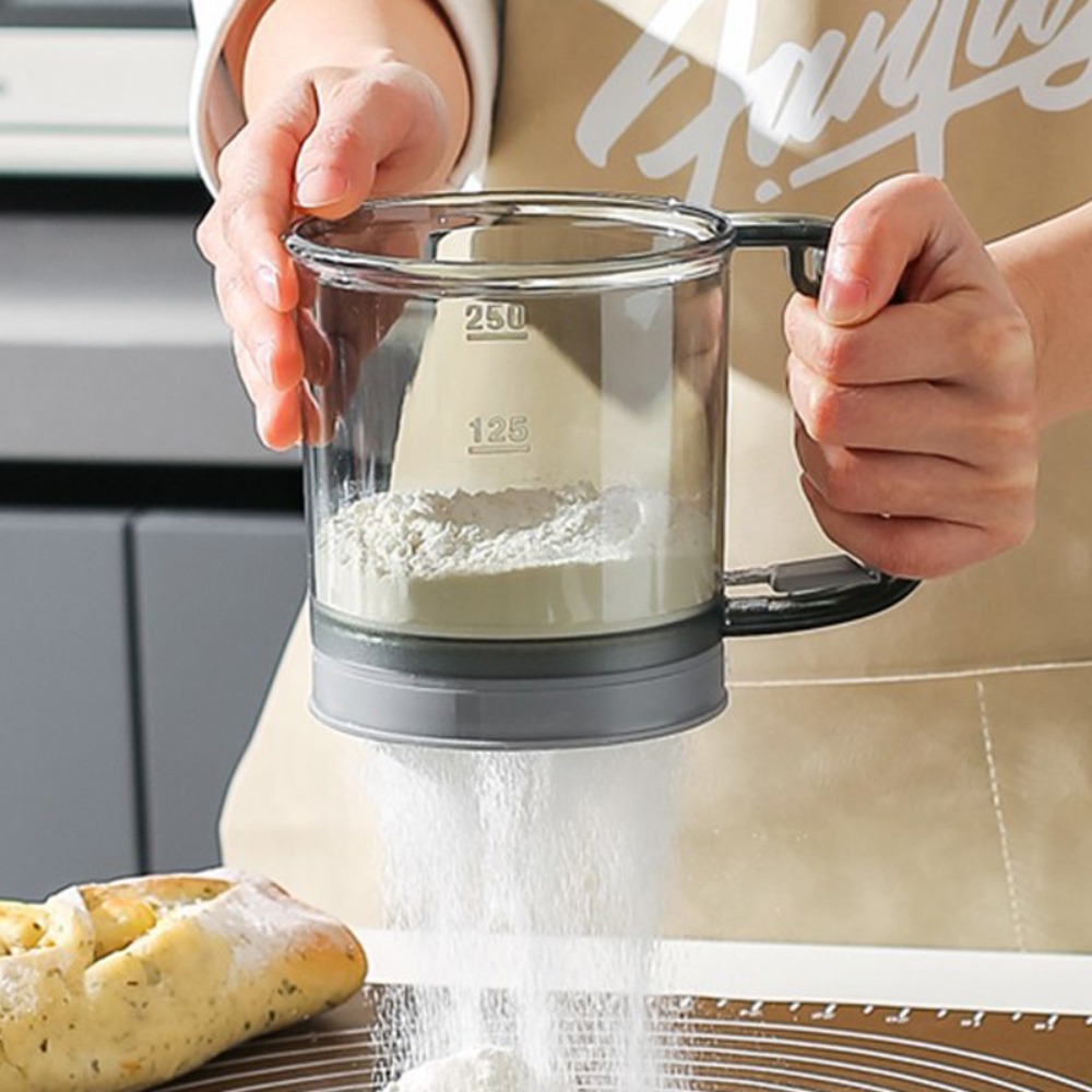 Baking Powder Kitchen - はい、二重層小麦粉ふるい器、ハンドル付きベーキングツール、手持ち式砂糖ふるい器、パウダーシェーカー、計量カップ、キッチンベーキングツール